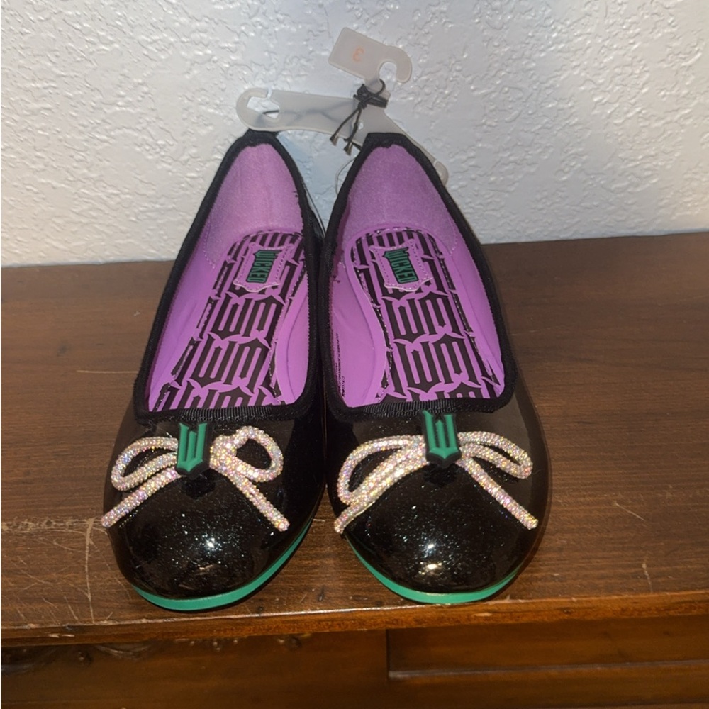 Wicked Black and Green Dress Shoes with Decorative Bow